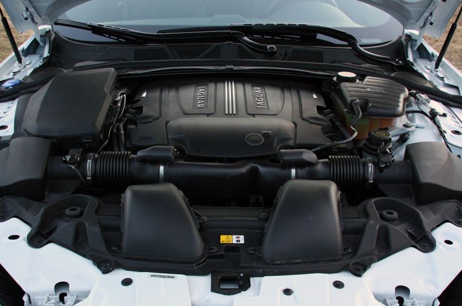  Jaguar XFR 2012 года  (фото 27 из 46)